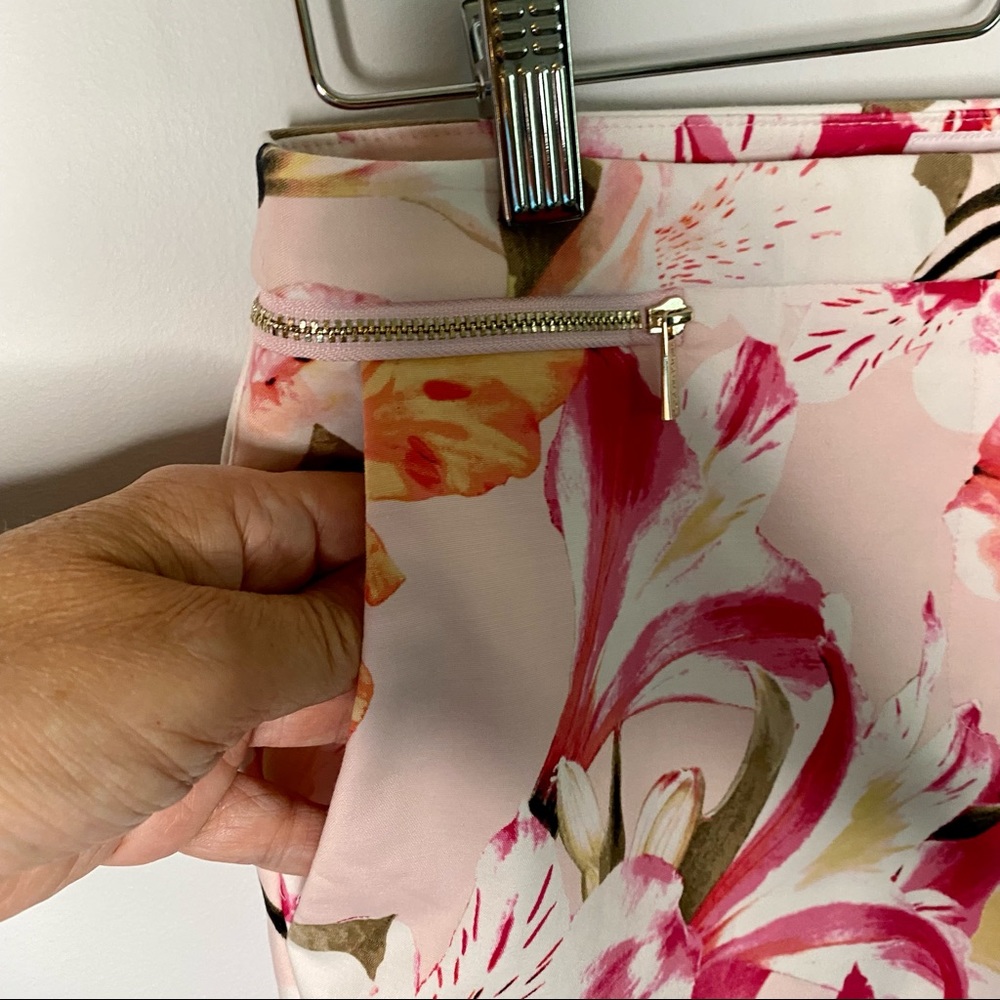 Calvin Klein Floral Pants, Size 4 - Picture 6 of 11